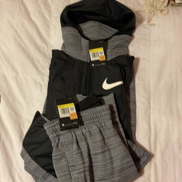 NIKE THERMA DRI-FIT. SUIT JACKET & PANTS NEW WITH TAGS. MENS SZ small - Picture 1 of 13